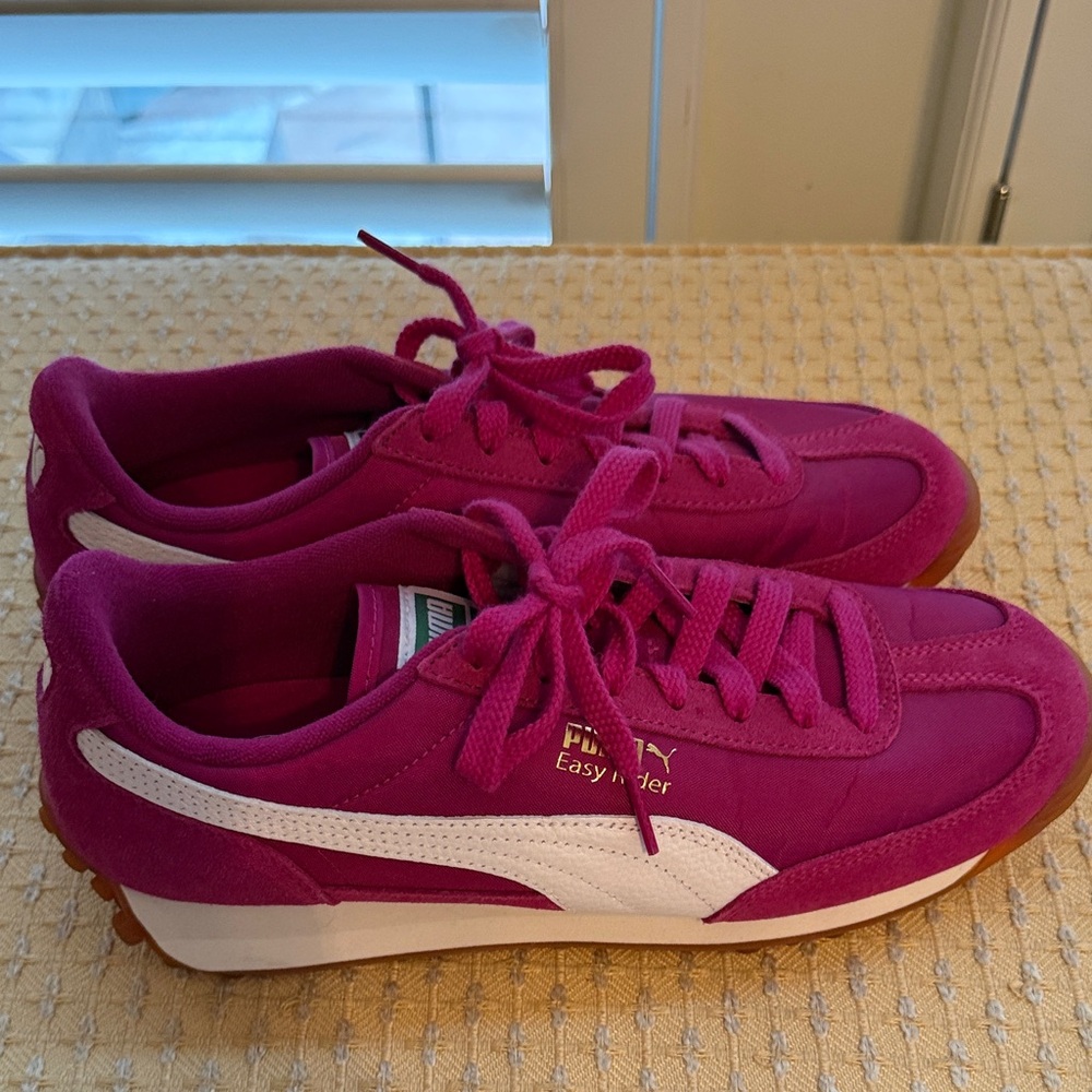Puma Women's Vibrant Pink and White Sneakers like new size 9 - Picture 2 of 4